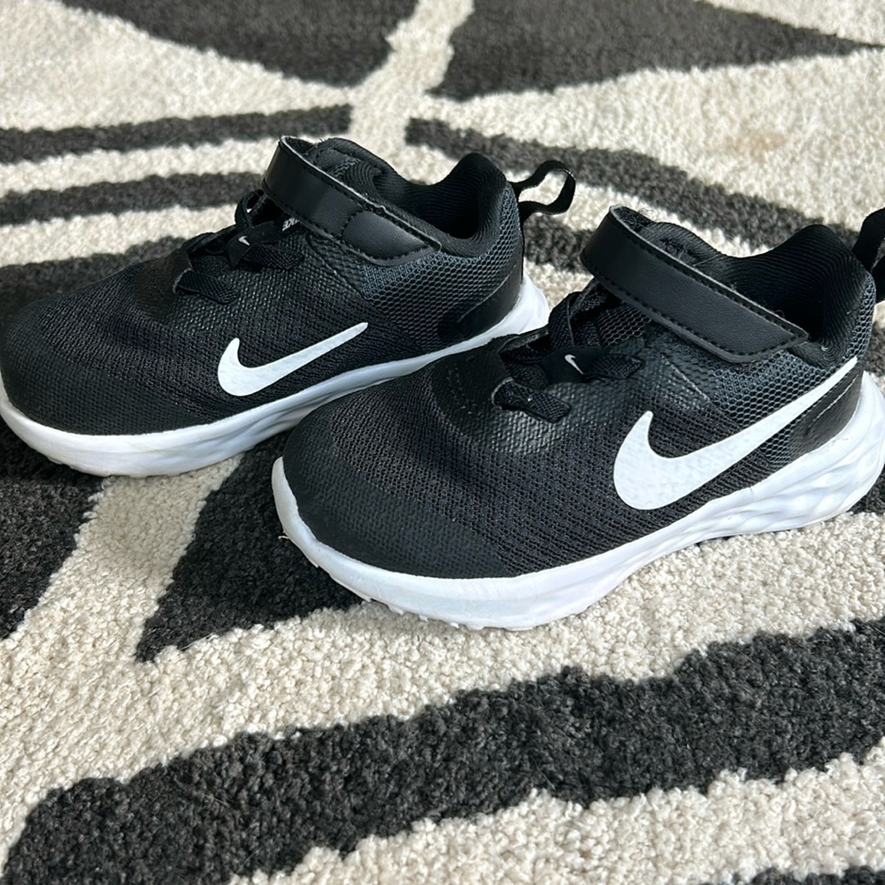 Toddler Black Nikes